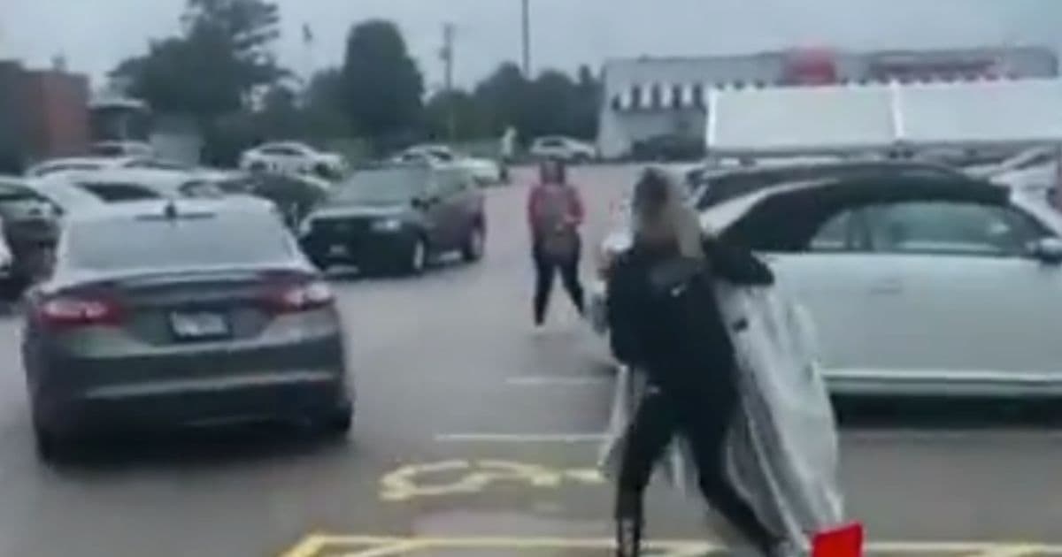 Watch Alleged Shoplifter Learn Painful Lesson: Apparent Getaway Driver Ditches Her the Second Cops Roll Up