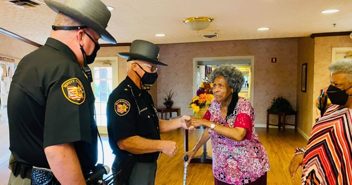 After Deputy Stops to Help Her, 96-Year-Old Woman Demands to Speak with His Supervisor