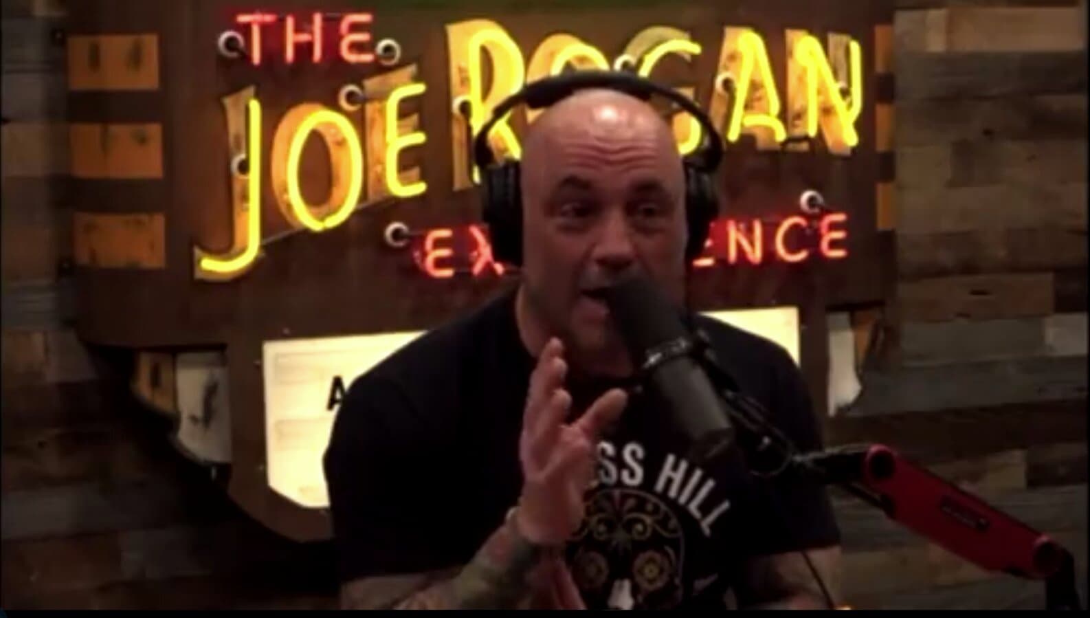 Joe Rogan Confronts CNNâs Medical Correspondent About Networkâs âLieâ That He Took âHorse Dewormerâ