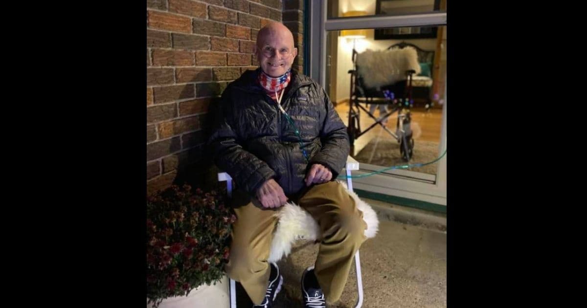 Volunteers Gather to Help Man Keep Christmas Tradition Going After Tragedy Strikes