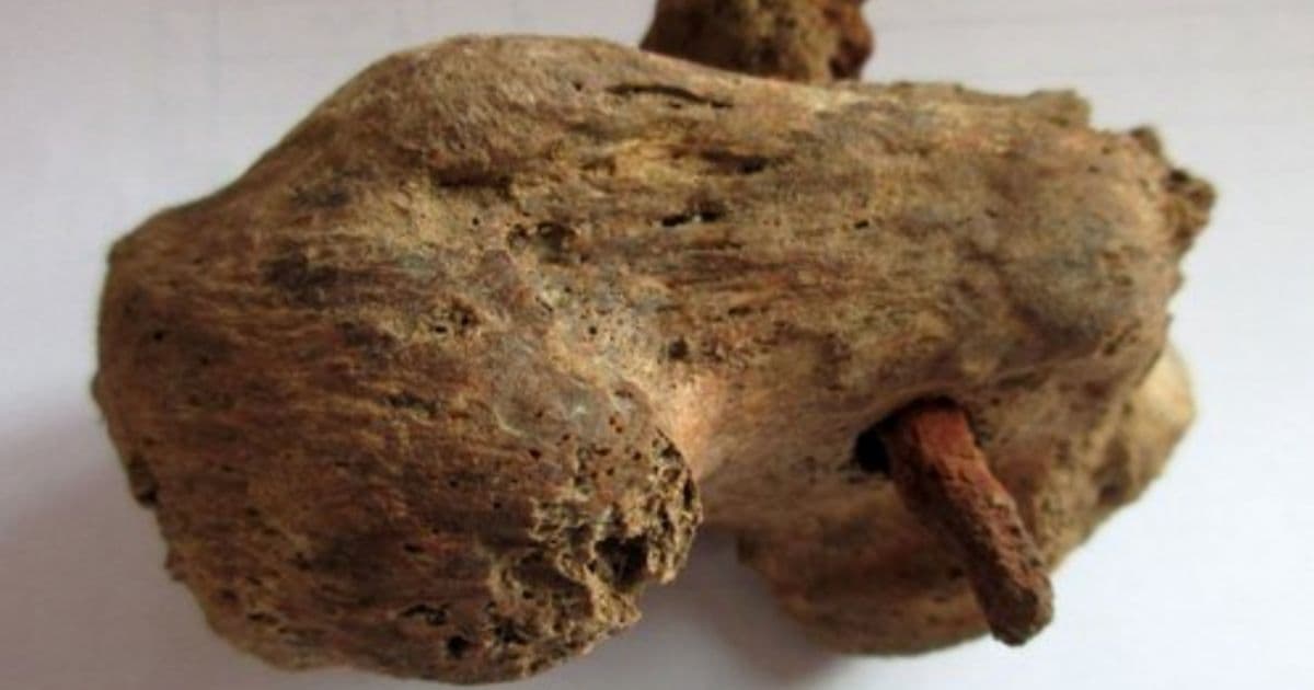 Archeologists Stunned After Full Skeleton of Crucifixion Victim Uncovered in U.K.