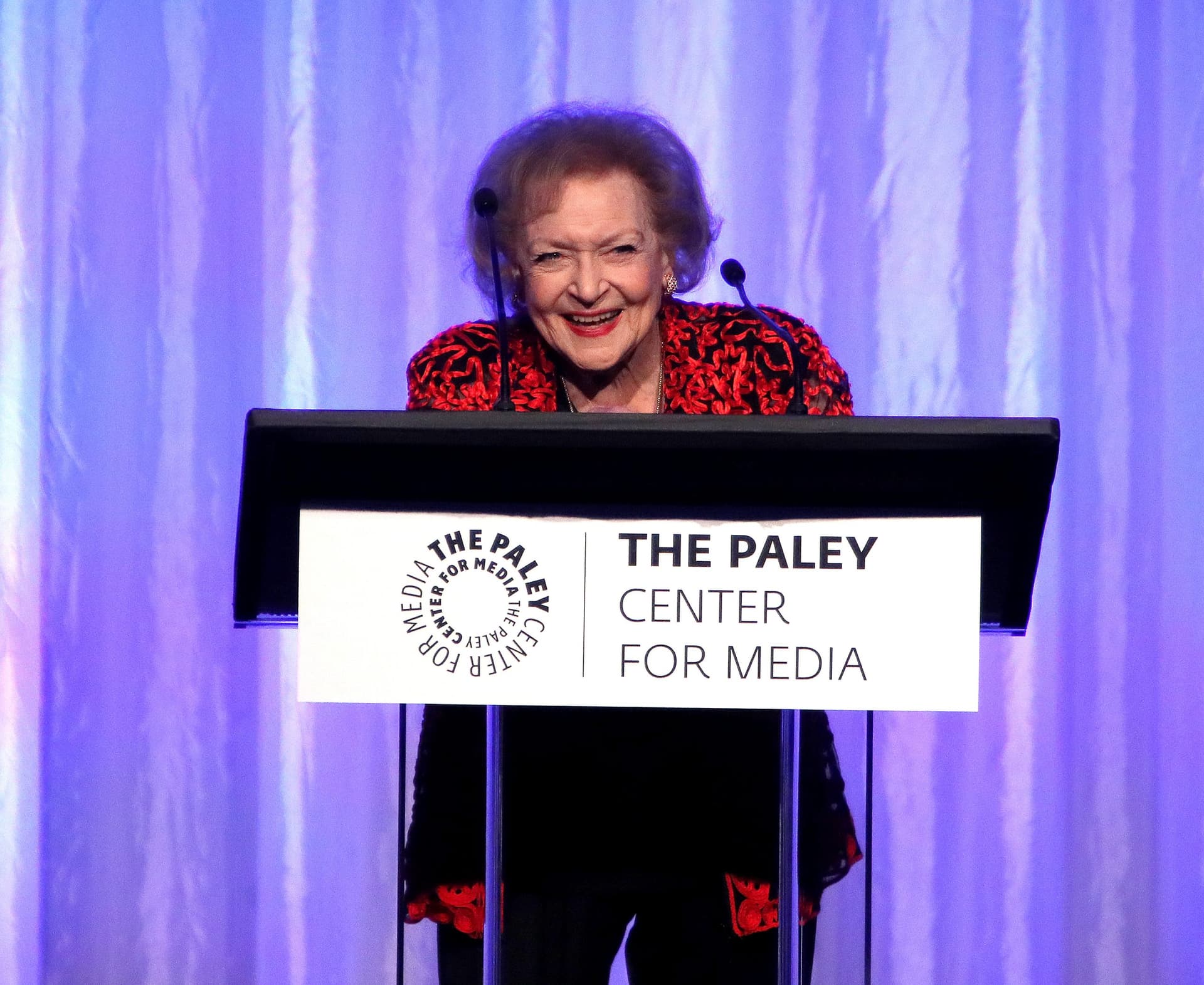 âGolden Girlsâ Star Betty White Dies at 99