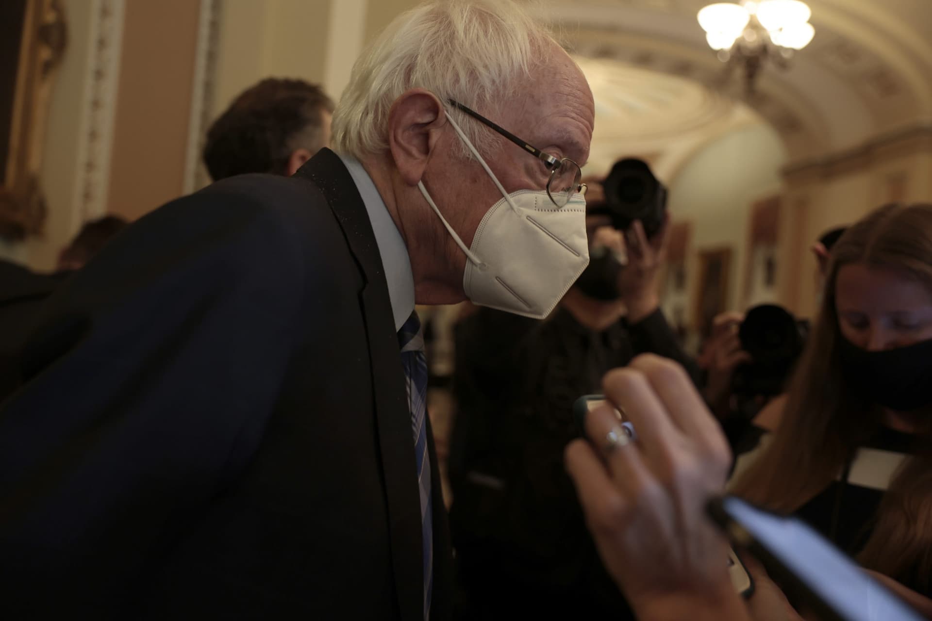 Sanders Joins Over 50 Democrats in Introducing Legislation to Send N95 Masks to Every American