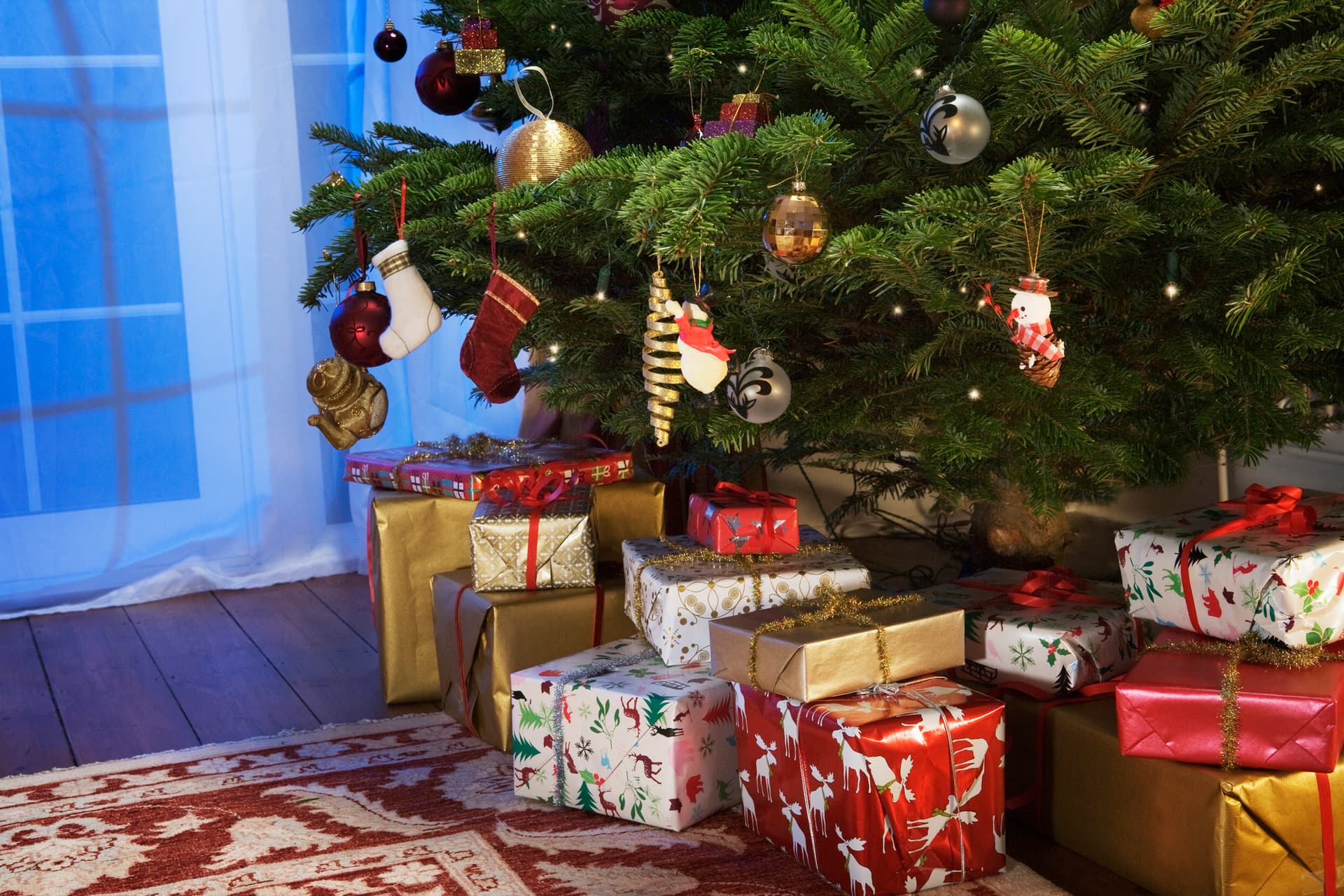 Heartwarming Video: Family Uncovers Christmas Gifts from Late Grandparents, Great-Grandparents