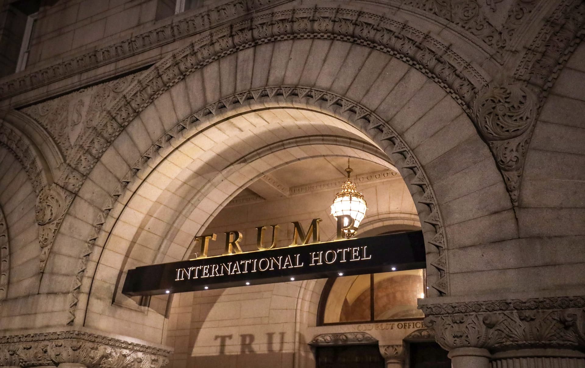 Former New York Yankees Player Reportedly Involved in Group Seeking to Purchase Trumpās DC Hotel