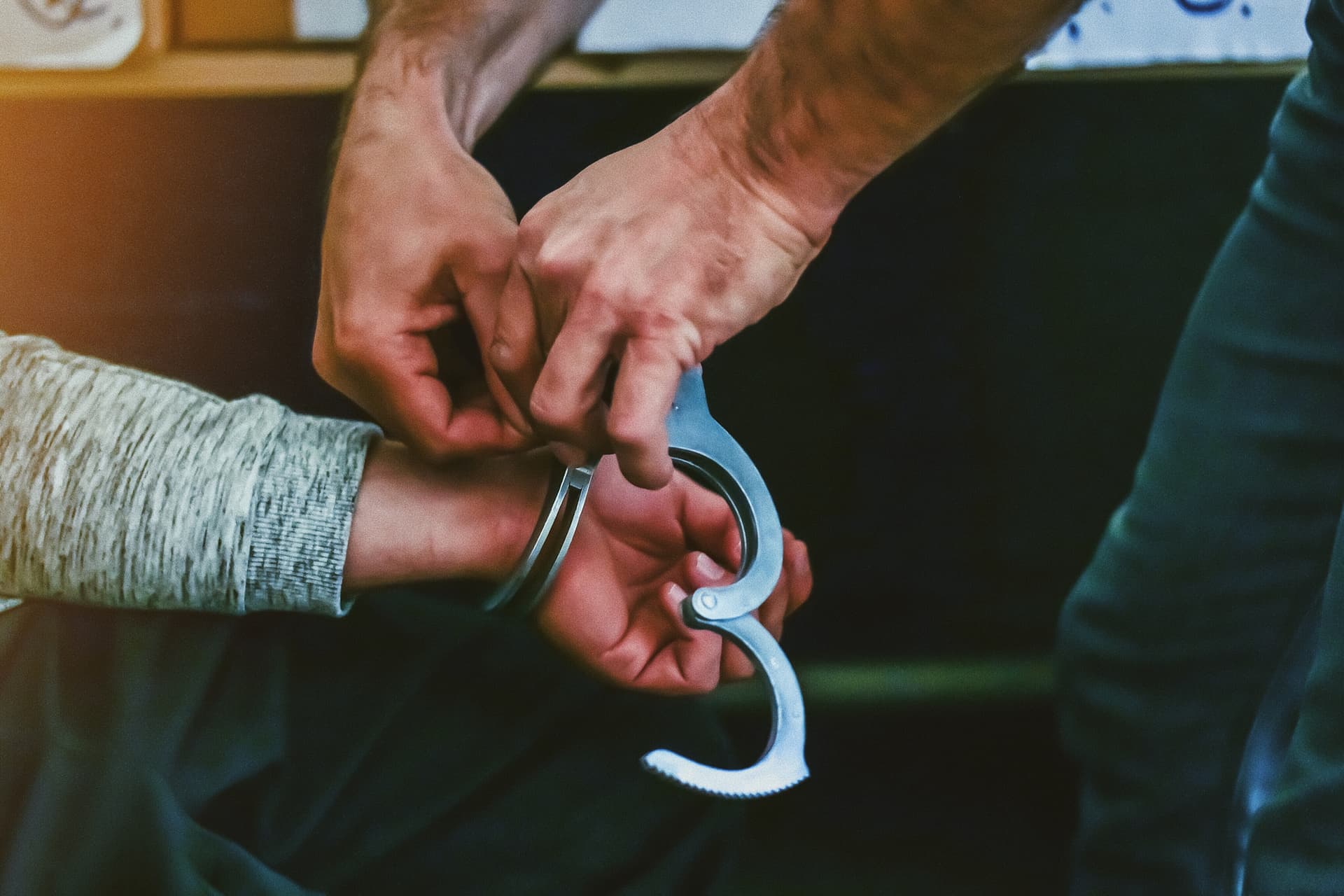 14-Year-Old Girl Arrested After Allegedly Trying to Hire Hitman in Sick Valentineās Day Murder Plot