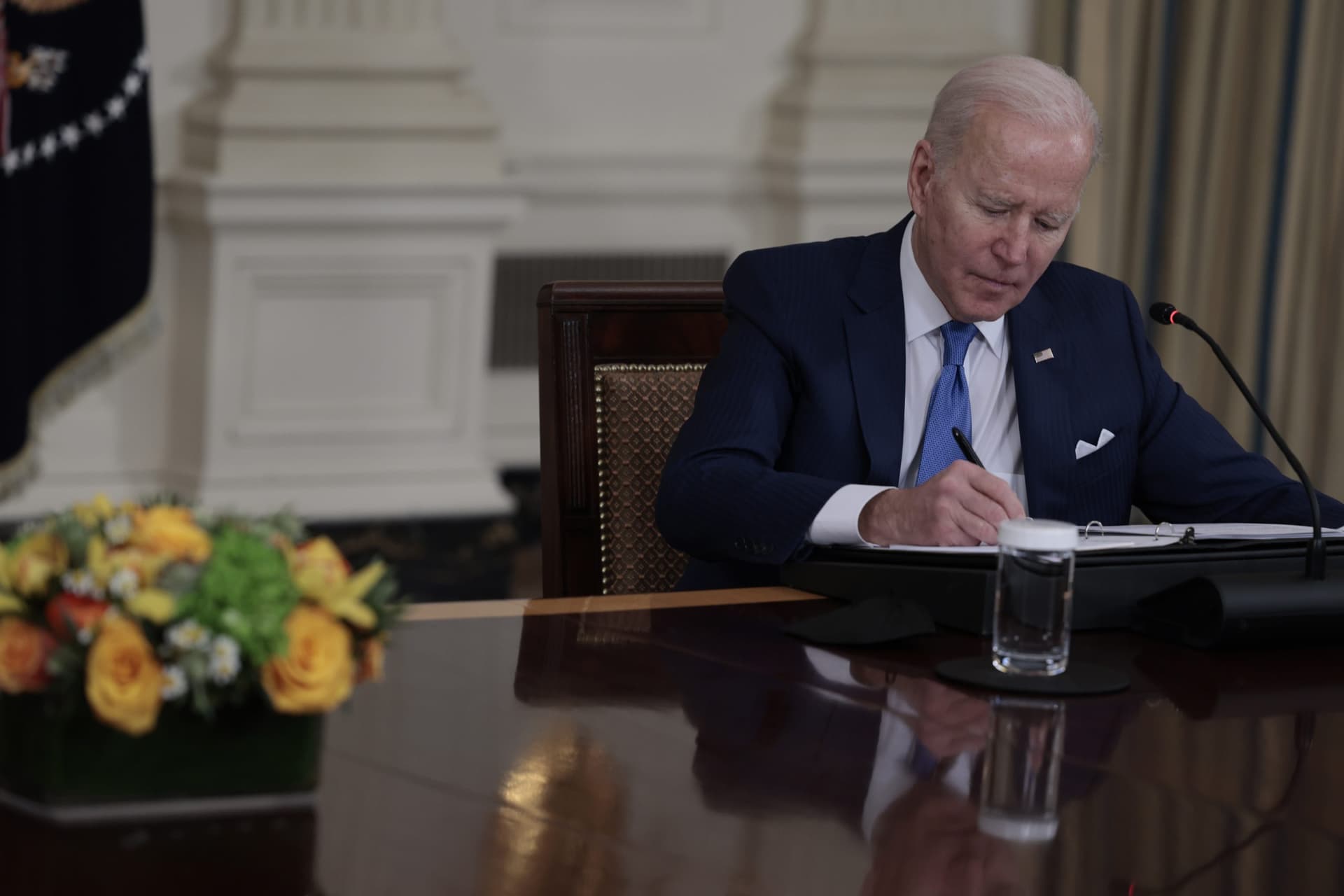 Poll Finds Close to 60 Percent of Americans Disapprove of Biden’s Job Performance
