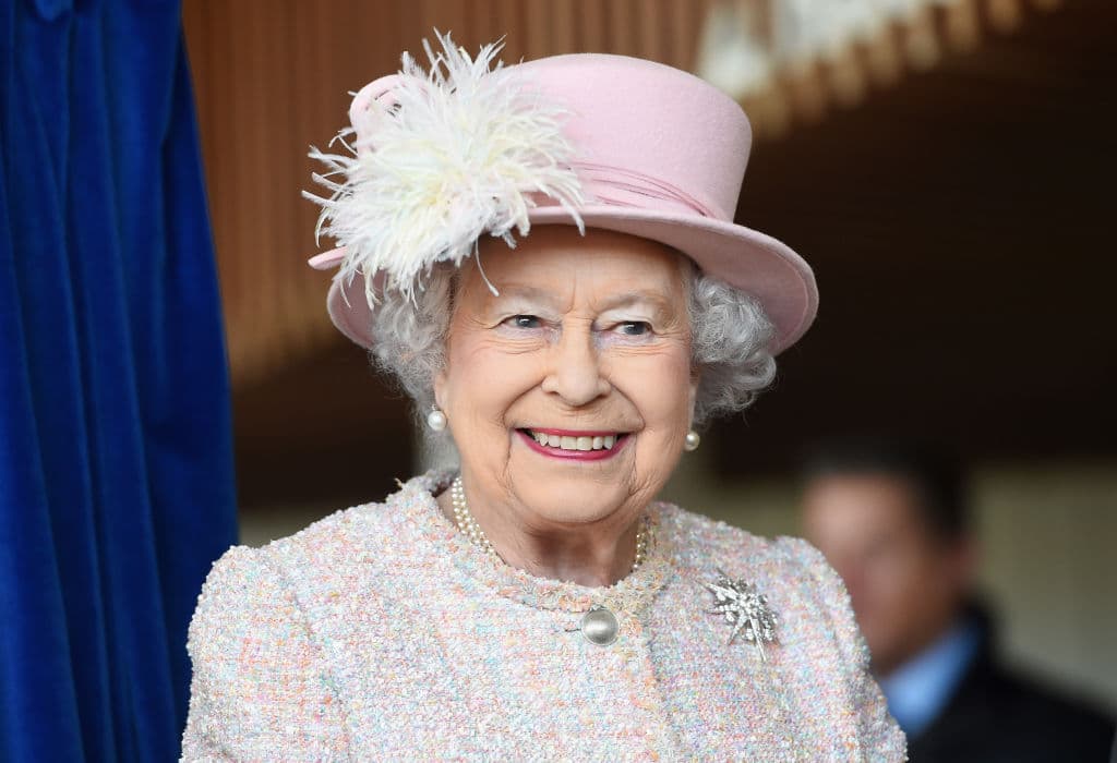 American Tourists Didn't Recognize the Queen, But She Gave Them a Photo They'll Never Forget: Bodyguard
