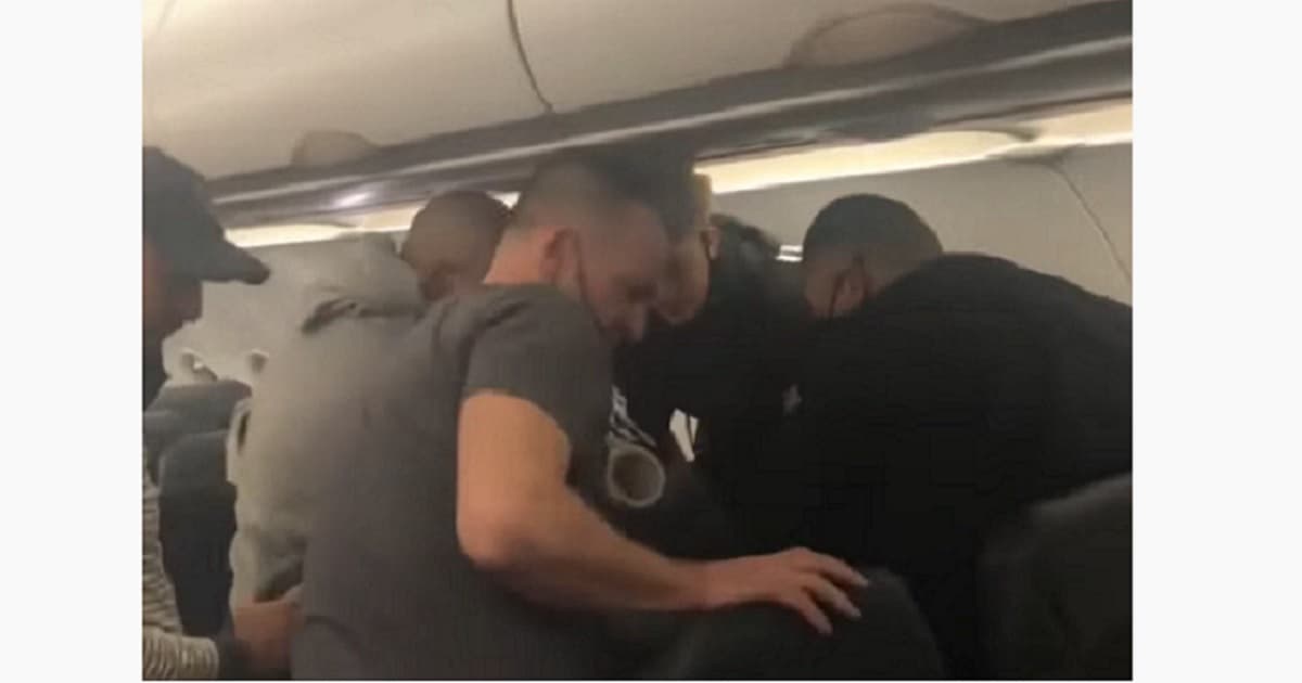 Watch: Passengers Panic as Man Threatens to 'Kill Everyone' Mid-Flight, Accuses Woman of 'Stealing His DNA'