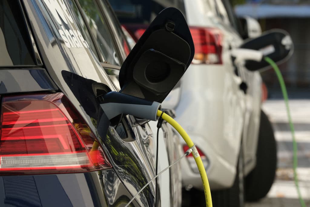 Wyoming Electric Vehicle Road Trip Nightmare: Man Spends 15 Hours to Travel 178 Miles Across State