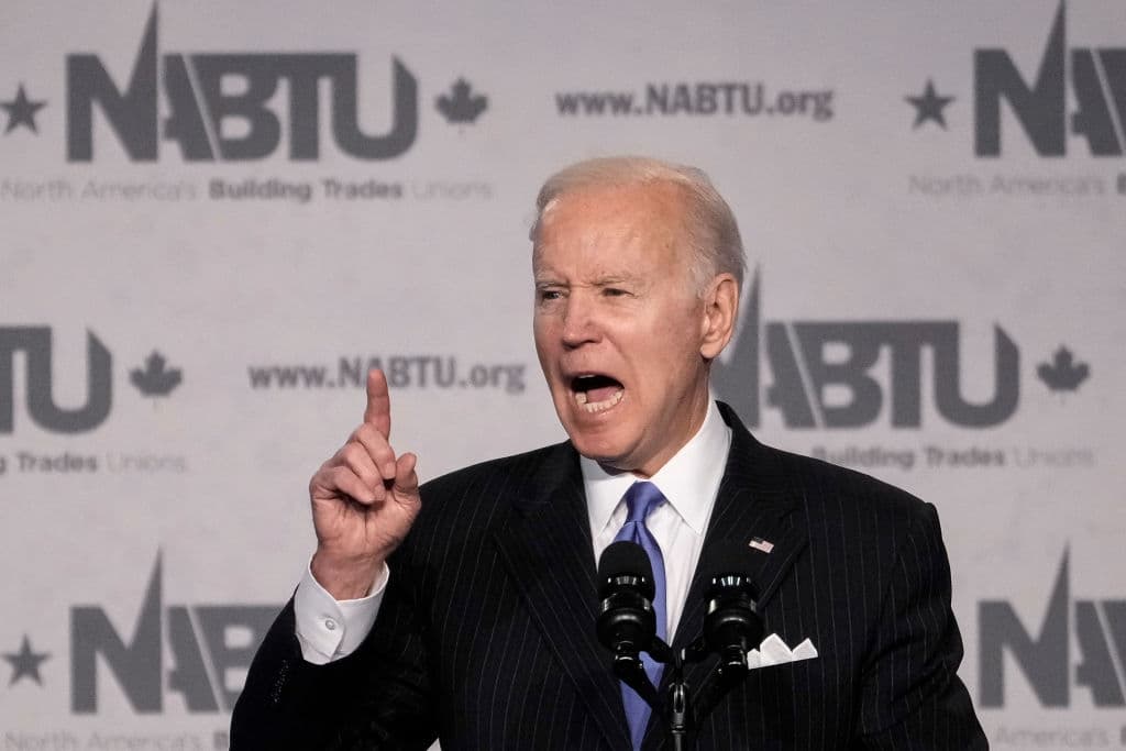 DeSantis Reveals Plan to Respond if Biden Starts āDumpingā Illegal Immigrants in Florida
