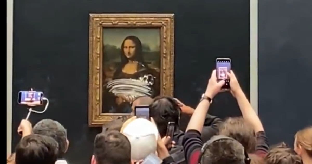 āOld Womanā in a Wheelchair Gets Close to āMona Lisa,ā Guards Scramble as Man in Disguise Launches Attack