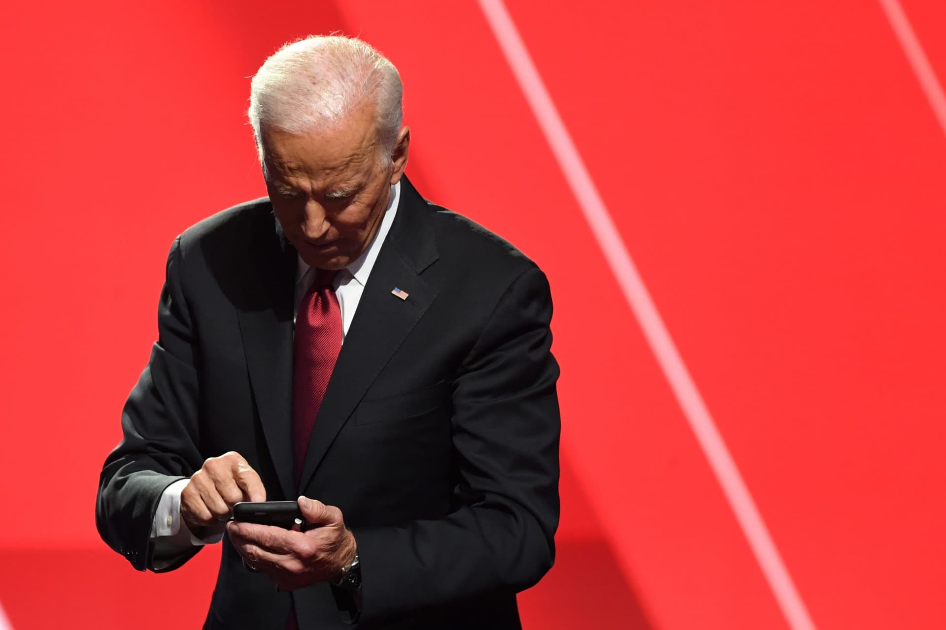 Report Reveals Number of People Managing Biden’s Social Media Accounts