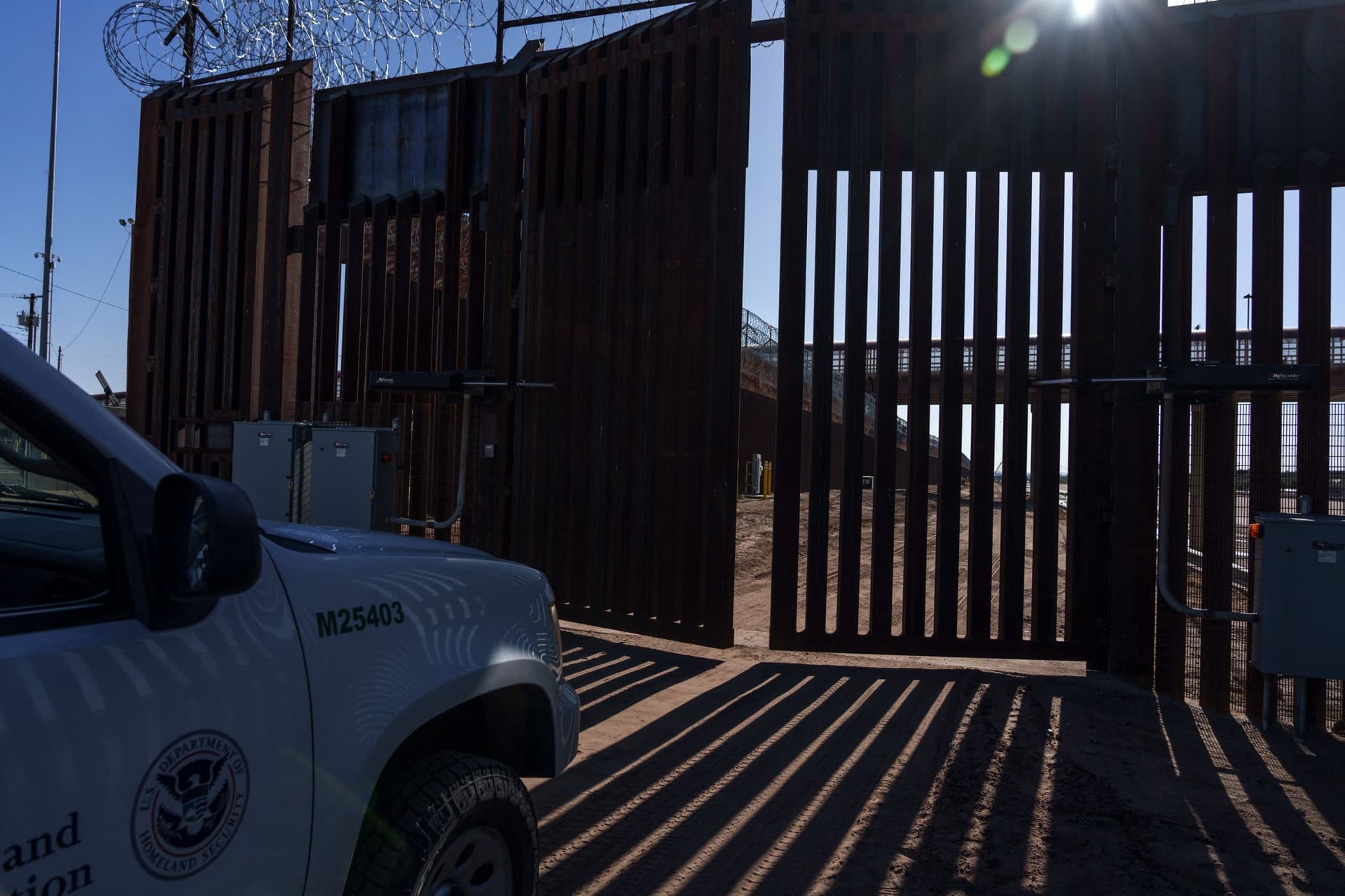 Ex-Border Chief Claims: āI Was Toldā to Move Migrants āOut of the Sight of the Mediaā