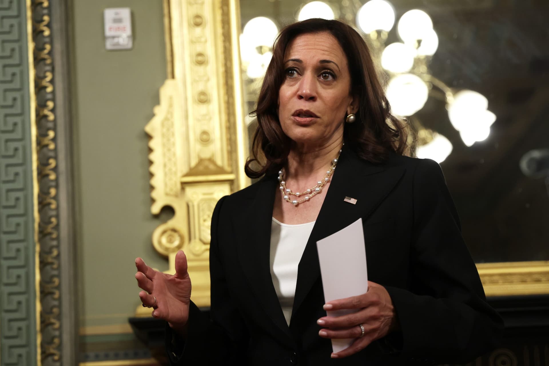 Harris Walks to the Back of Air Force Two to Clarify Her Biden Remark to Reporters