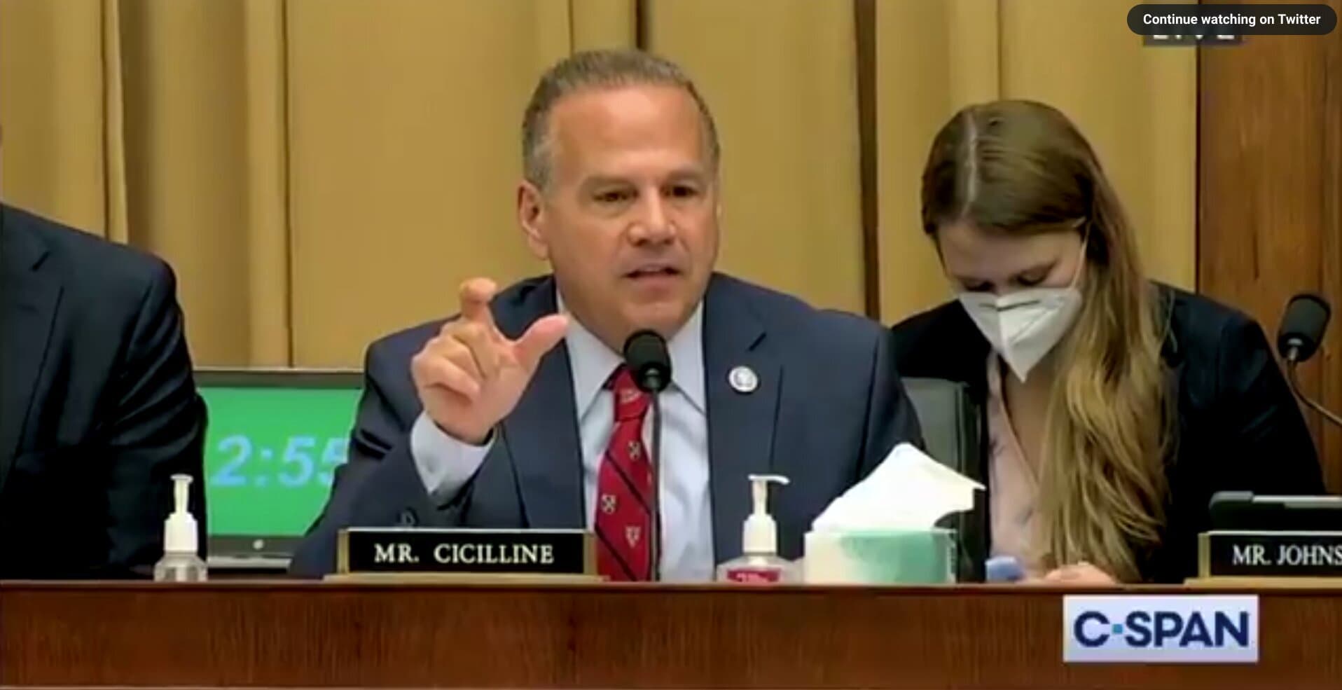 Dem Claims He Couldnāt Find 1 Example of an Armed Individual Stopping an Assailant With an āAssault Weaponā