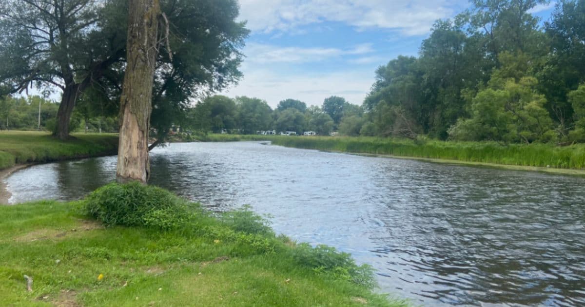 Tubing Trip Turns Into Real Life Horror Movie as Man Appears, Begins Slashing Group of Teens
