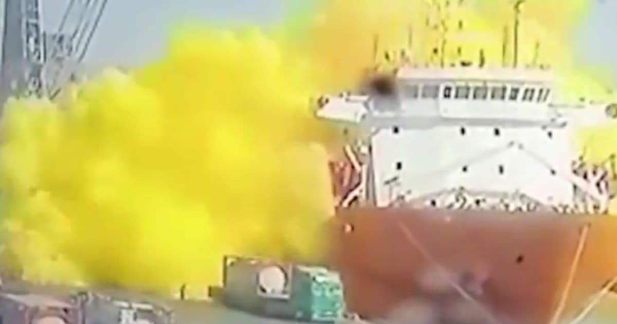 Video: Deadly Cloud Covers Dock After Chemical Weapon Ingredient Explodes ā Dozens Killed, Hundreds Injured