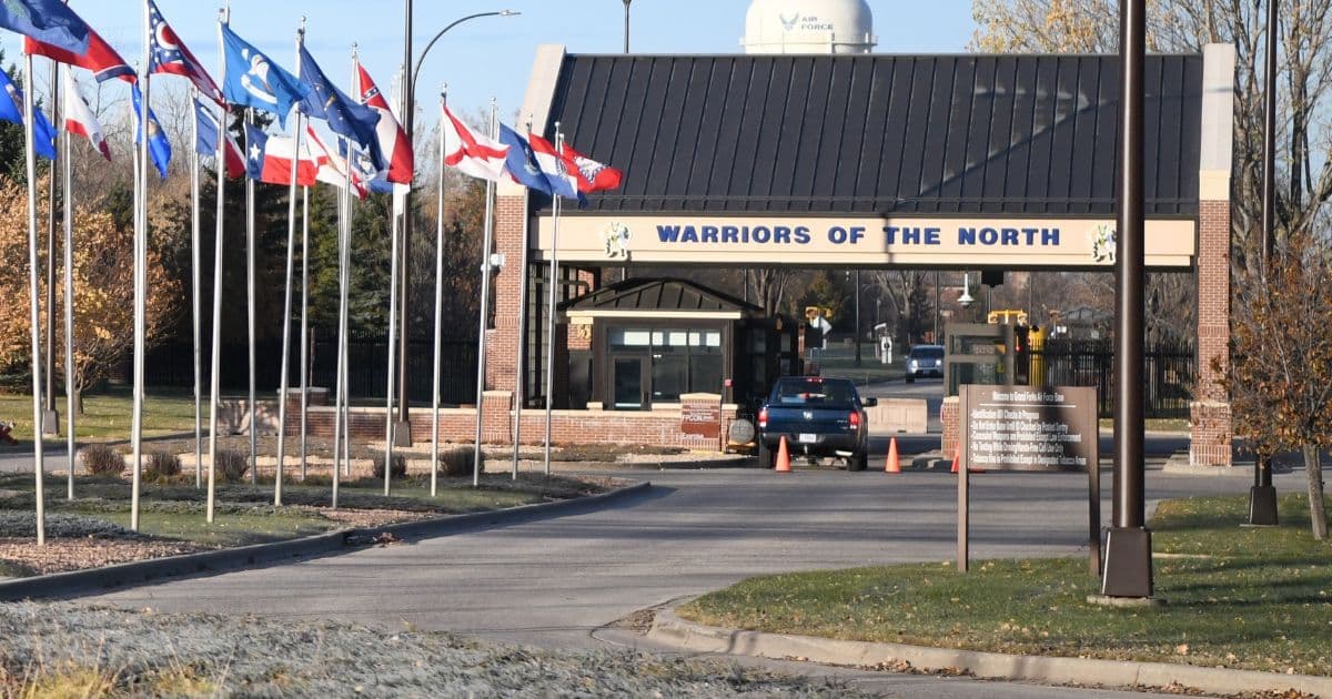 Chinese Company Buys Huge Amount of US Land ā It's Right By the 'Backbone of All US Military Communication'