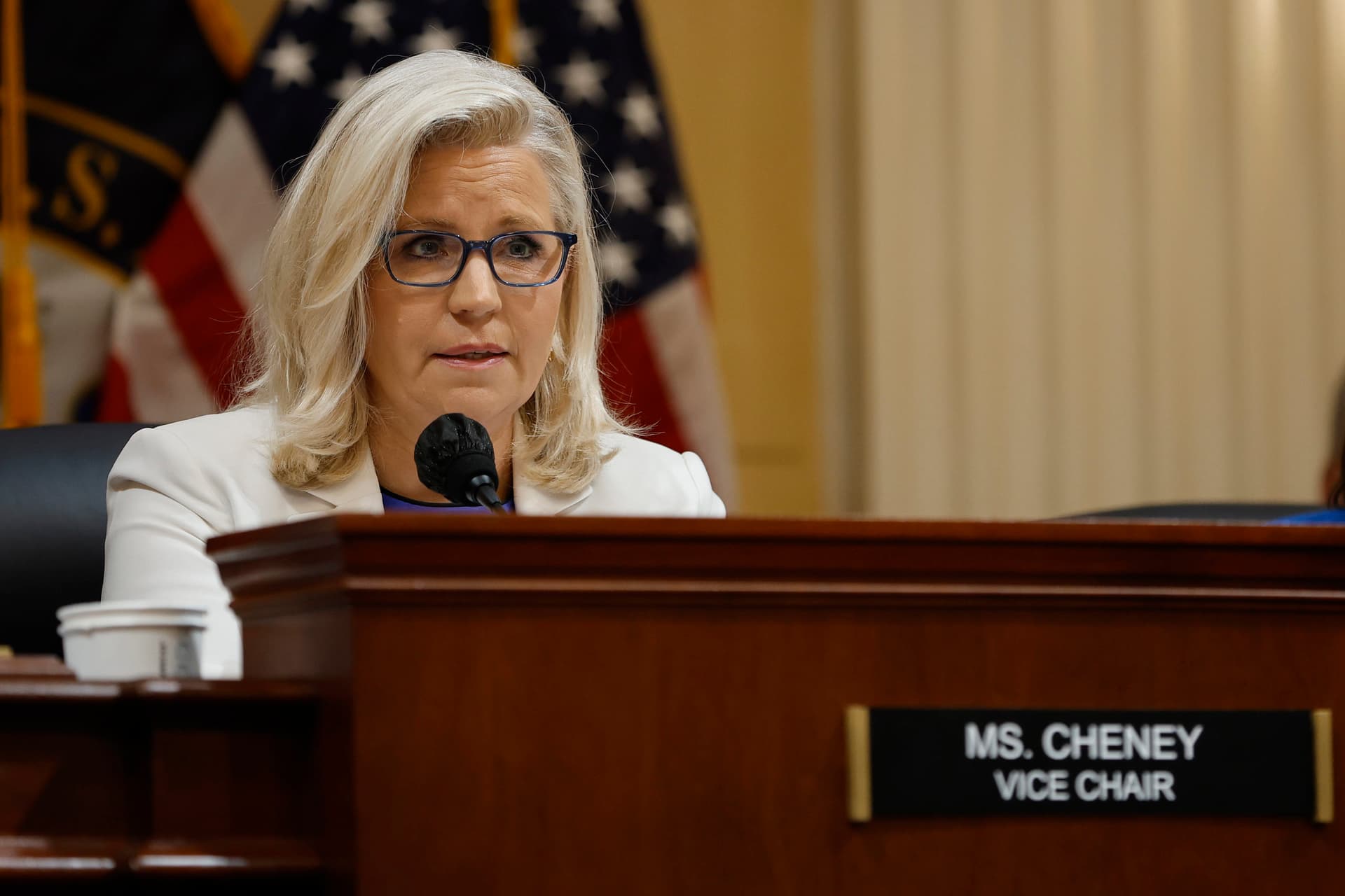 Liz Cheney Mocked Over Her Reaction to Actorâs T-Shirt Endorsing Her
