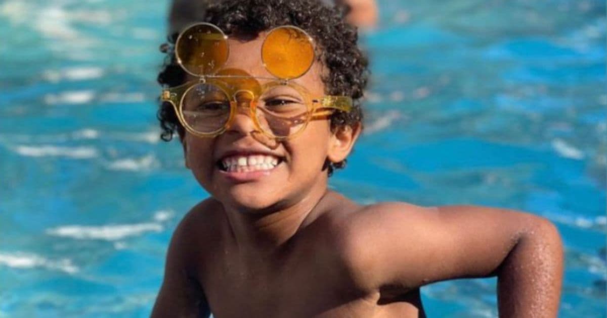 7-Year-Old Spots Boy on Bottom of Swimming Pool, Dives Down and Becomes Hero