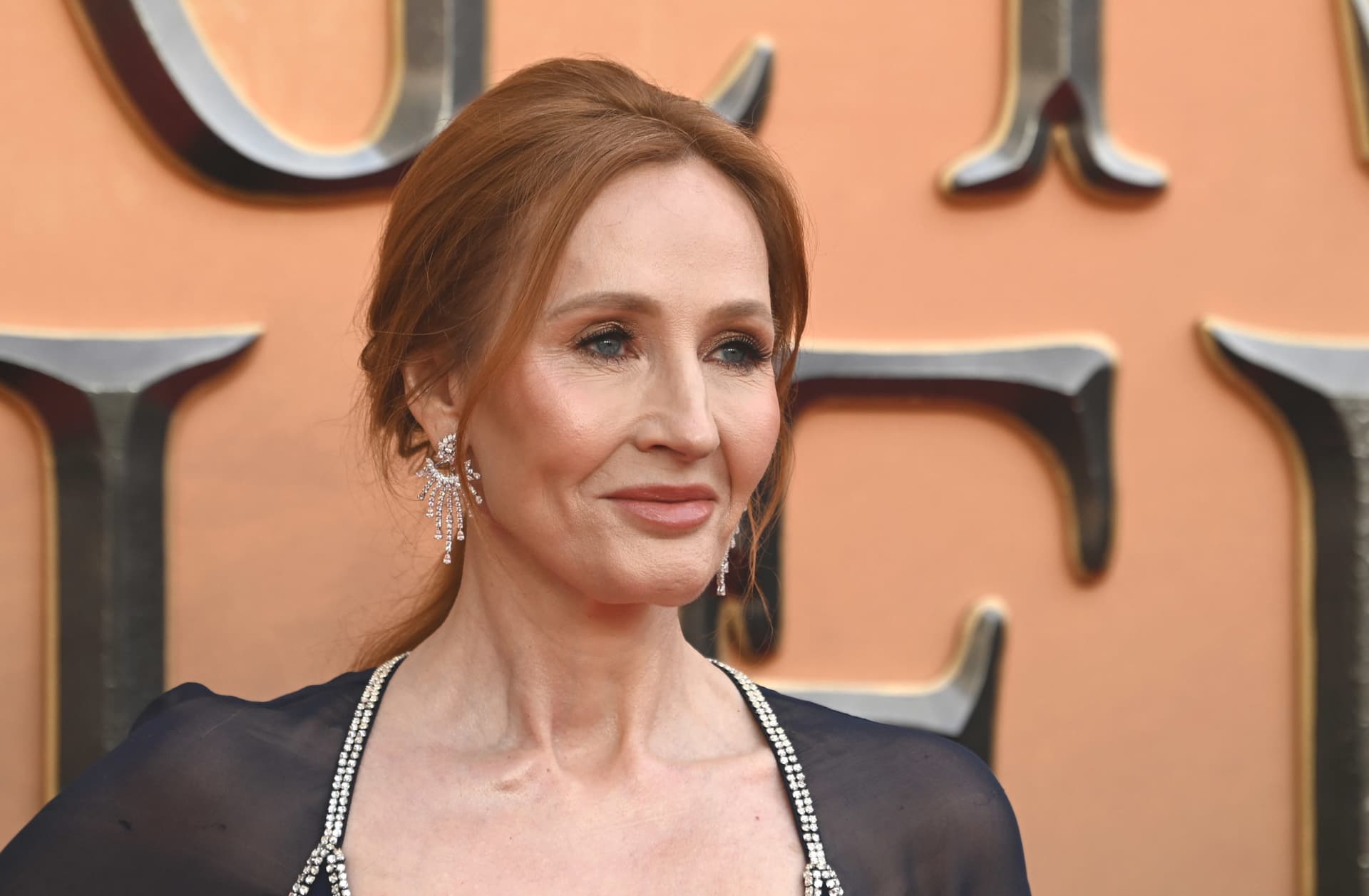 āHarry Potterā Actor Defends J.K. Rowling, Calls Verbal Attacks on Her āDisgustingā