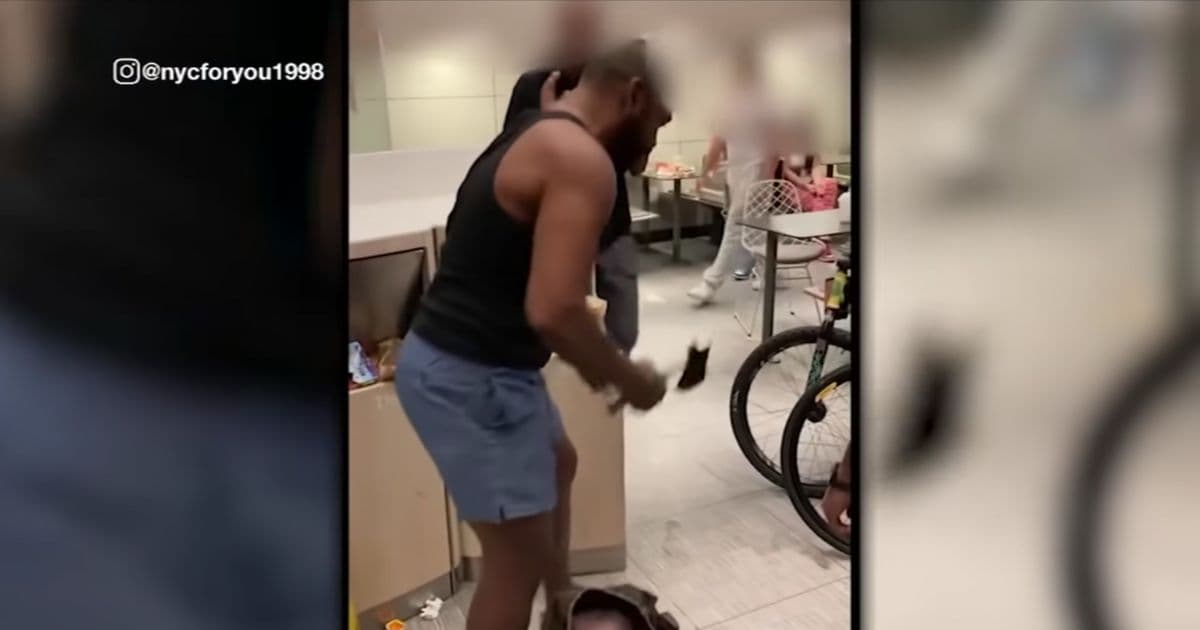 Axman Seen Terrorizing NYC McDonaldâs Is Released Without Bail Then Quickly Arrested Again ⌠Want to Guess What the Judge Did Next?