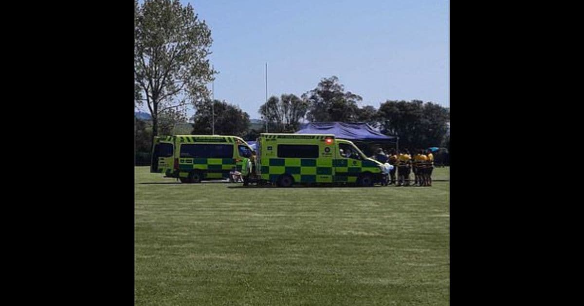 Devastation as Athlete Collapses, Dies on Field in Middle of Game ā Players Surround Body to Pay Respects