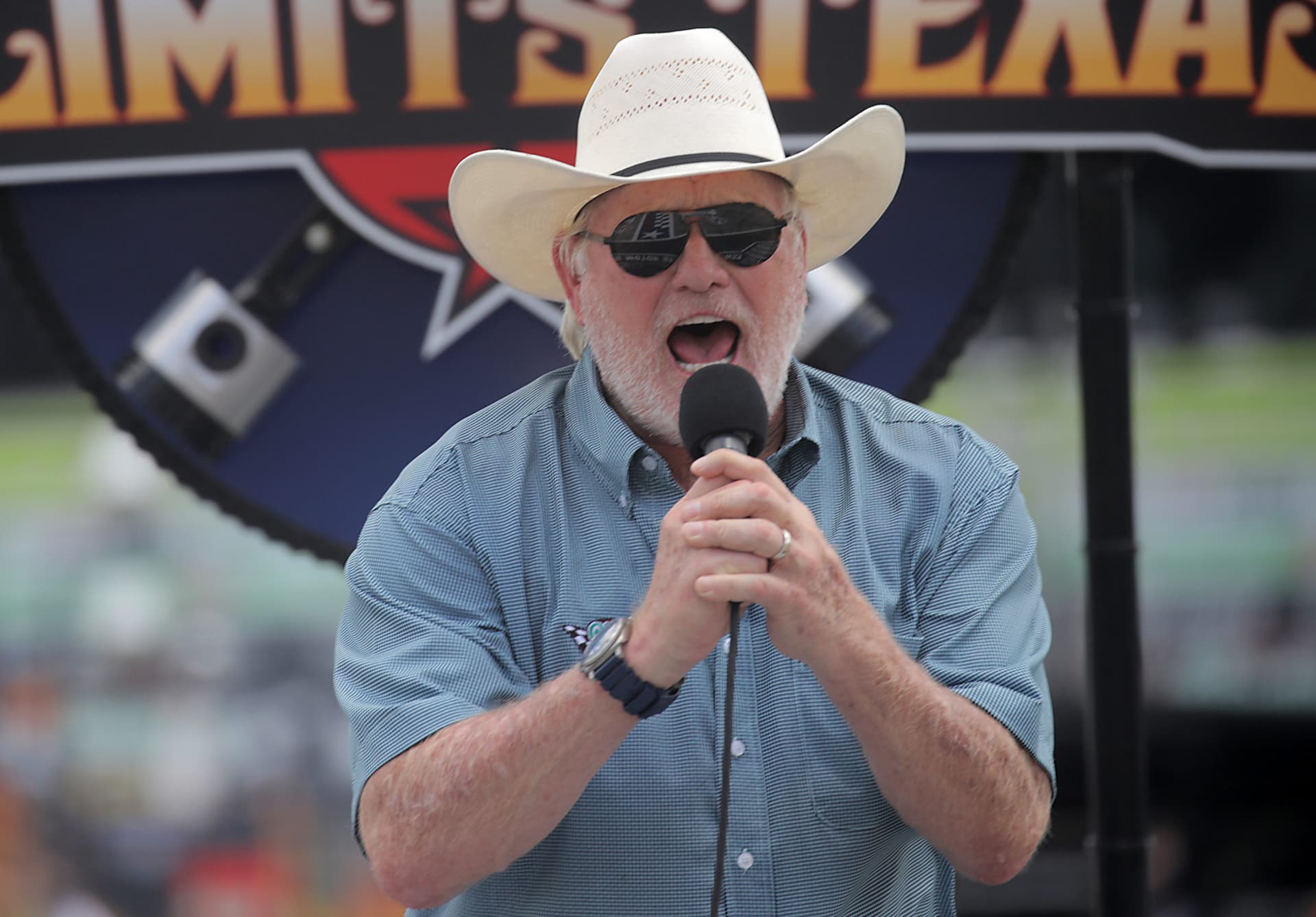 Hall of Fame Quarterback Sparks Backlash for Comment Made During âFox NFL Sundayâ
