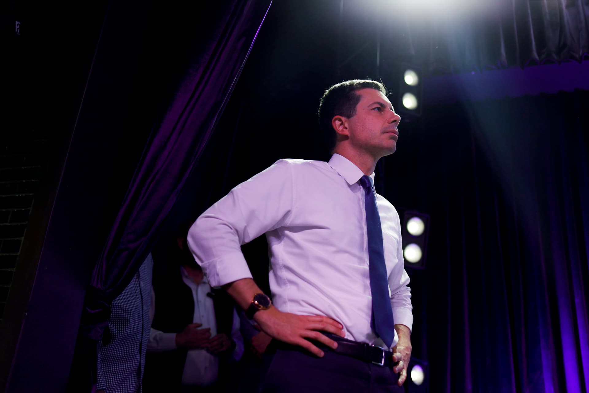 WH Chief of Staff Criticizes Report About âMeltdownsâ Under Pete Buttigieg