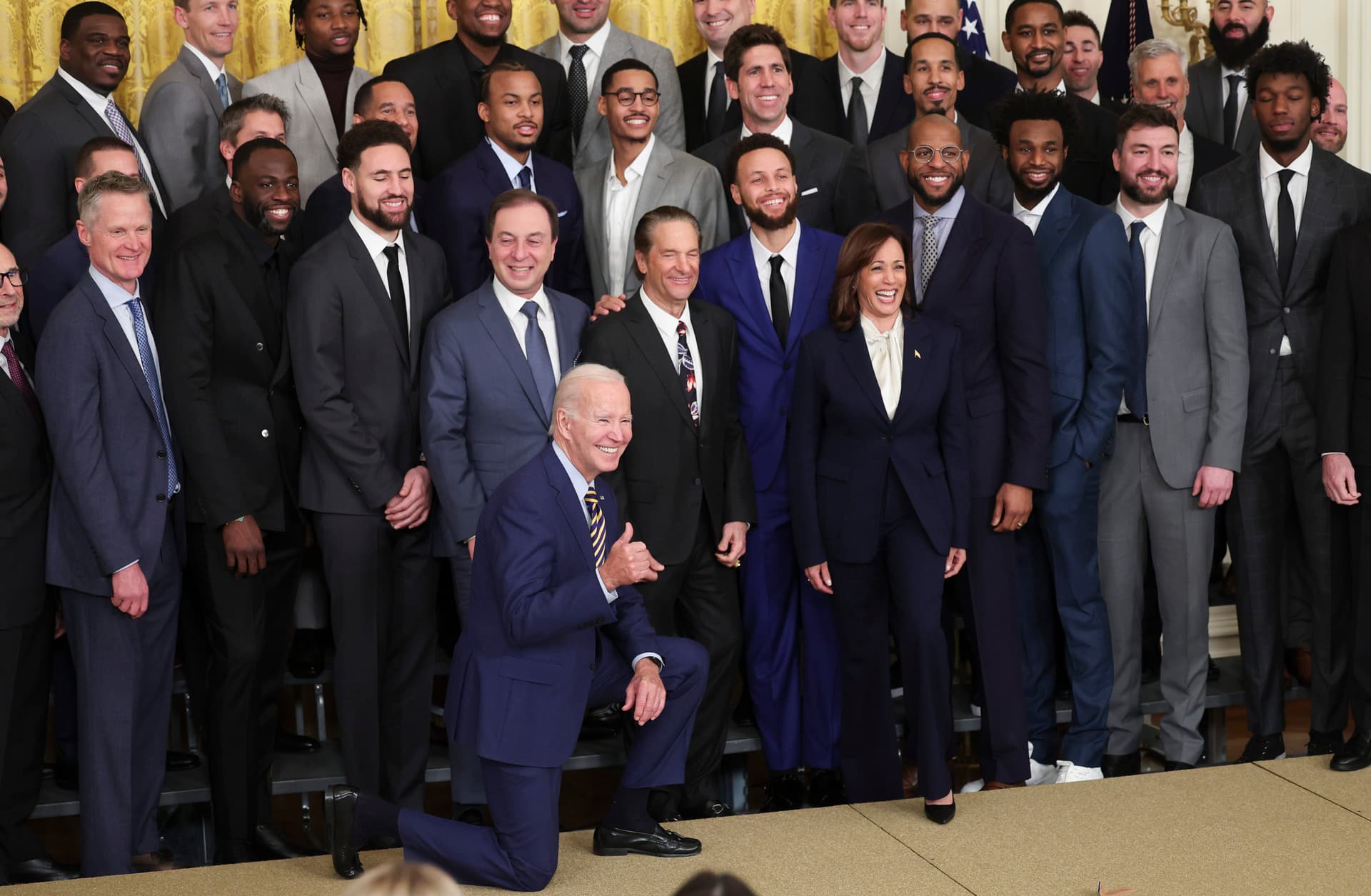 Biden’s Pose During Photo With NBA Team Sparks Awkward Reaction From Harris