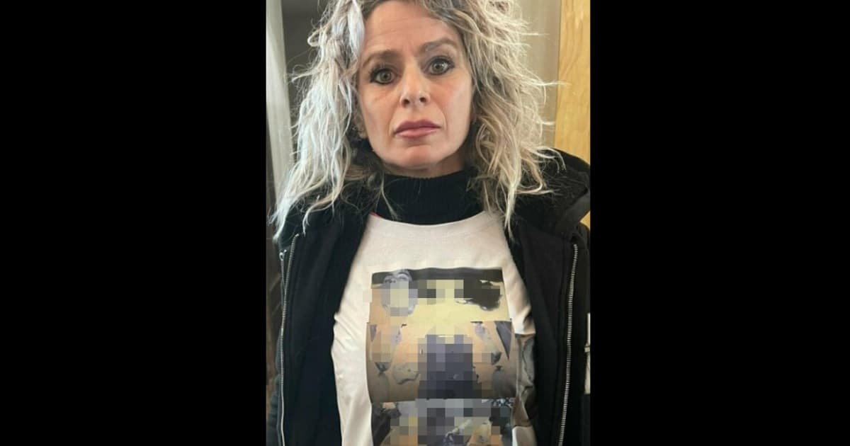 Grieving Mother Shocks Everyone by Showing Up to Migrantâs Hearing Wearing an Unforgettable Picture