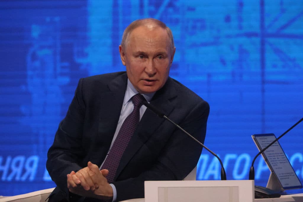 Arrest Warrant Issued for Putin Over âUnlawful Deportationâ of Children