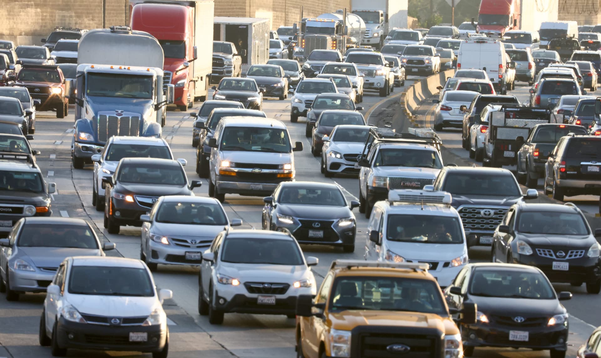 Los Angeles Times Mocked After Claiming âWhite Driversâ Are Polluting the Air: âMost Idiotic but Racist Pieceâ