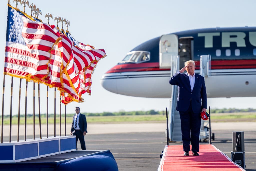 Trump Gives Media a Look Inside Campaignâs Secret Weapon â His Face âLights Upâ When Talking About It