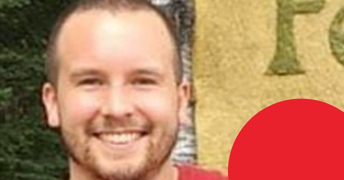 Dad Walks Into Police Station Covered in Blood and with His Hands Up â Cops Visit Sex Offenderâs House and Find a Gruesome Scene