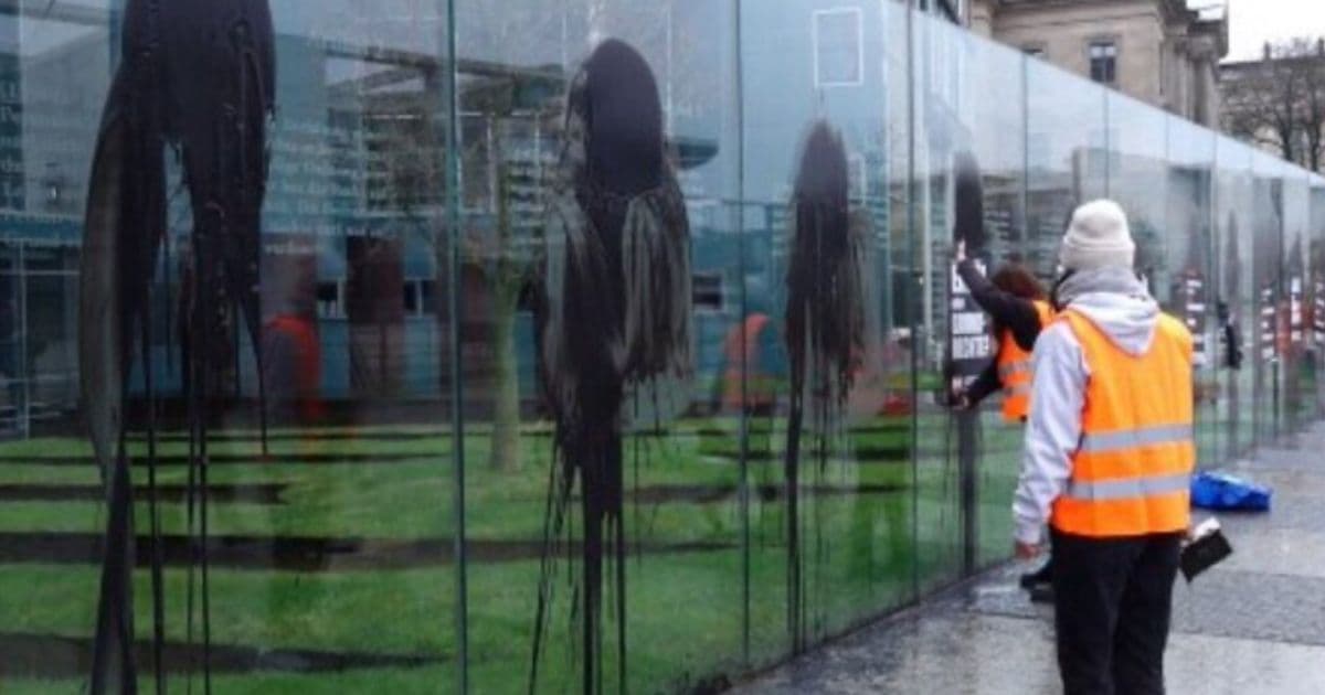 Climate Activists Attack Monument, But This Isnât a Normal Work of Art