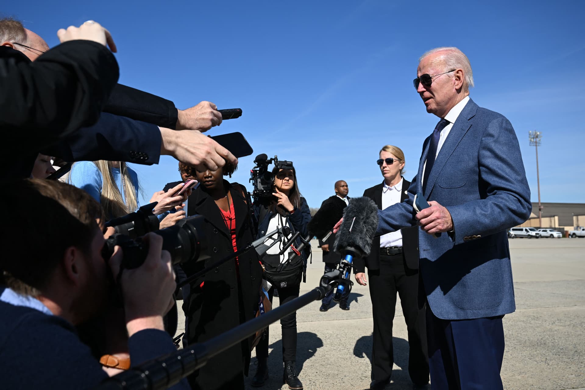 Reporters Press Biden About Detained Journalist: âTotally Illegalâ