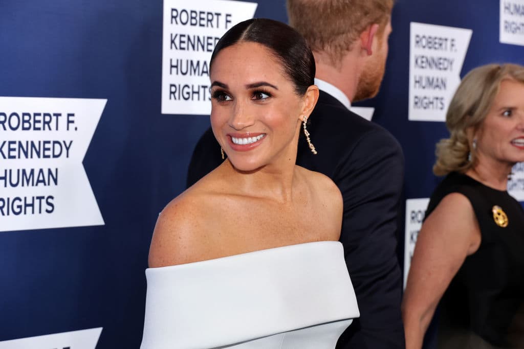 āPLASTIC SURGERY ALERT?ā: Meghan Raising Eyebrows with New Look, Accused of Trying to Be Princess Kate