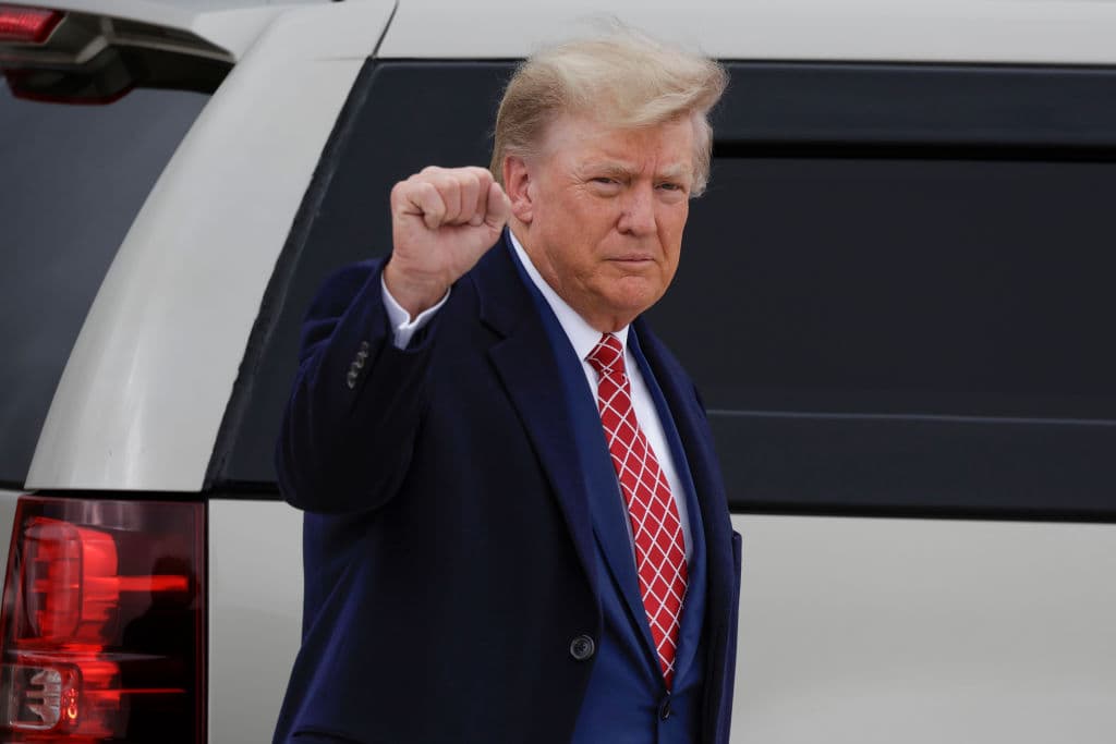 2024 Presidential Candidate Suspends Campaign, Endorses Trump