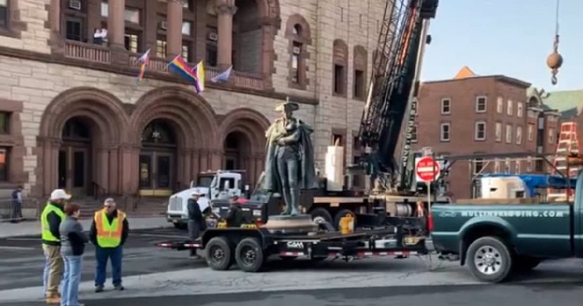 Statue of Revolutionary War Hero Quietly Removed from City Hall â Flags on Building Show Governmentâs True Allegiance