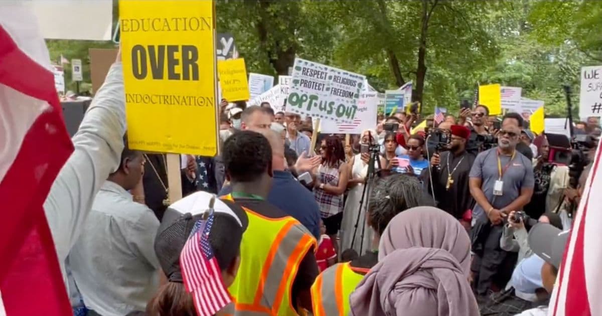 Over 1K Christian and Muslim Parents Protest Districtâs Dirty Trick to Subvert Parentsâ Rights