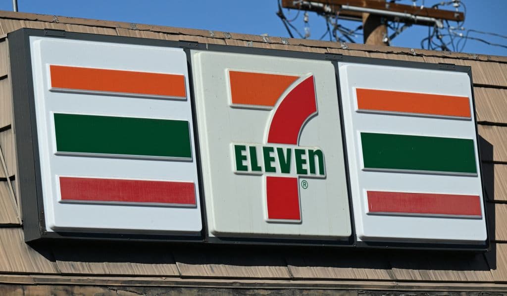 7-Eleven Workers From Viral Video Beating Alleged Robber, Under Investigation