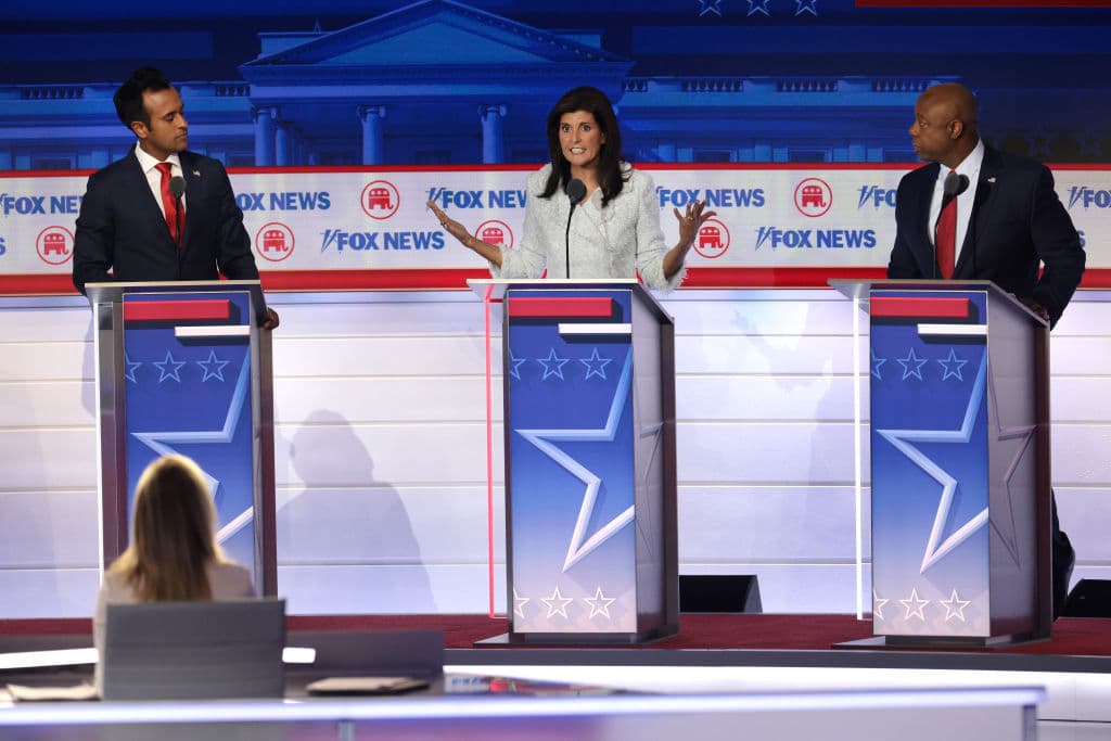 âBring Itâ: Nikki Haley, Tim Scott Derail Debate by Getting Into Shouting Match Over Curtains