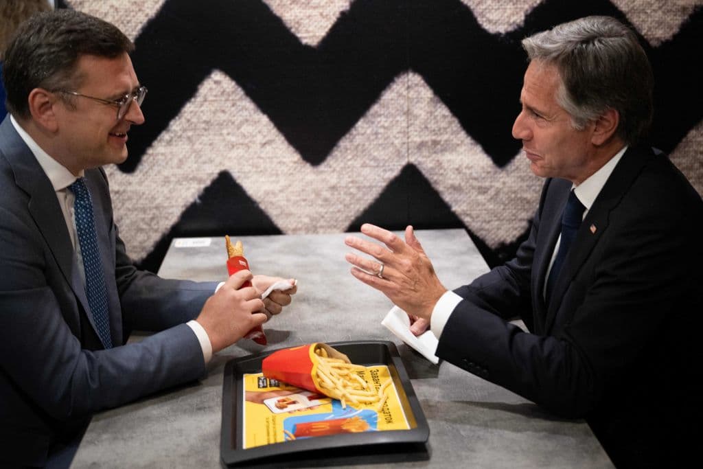 âMessage of Confidenceâ: Blinken and Ukrainian Foreign Minister Celebrate Reopening of McDonaldâs