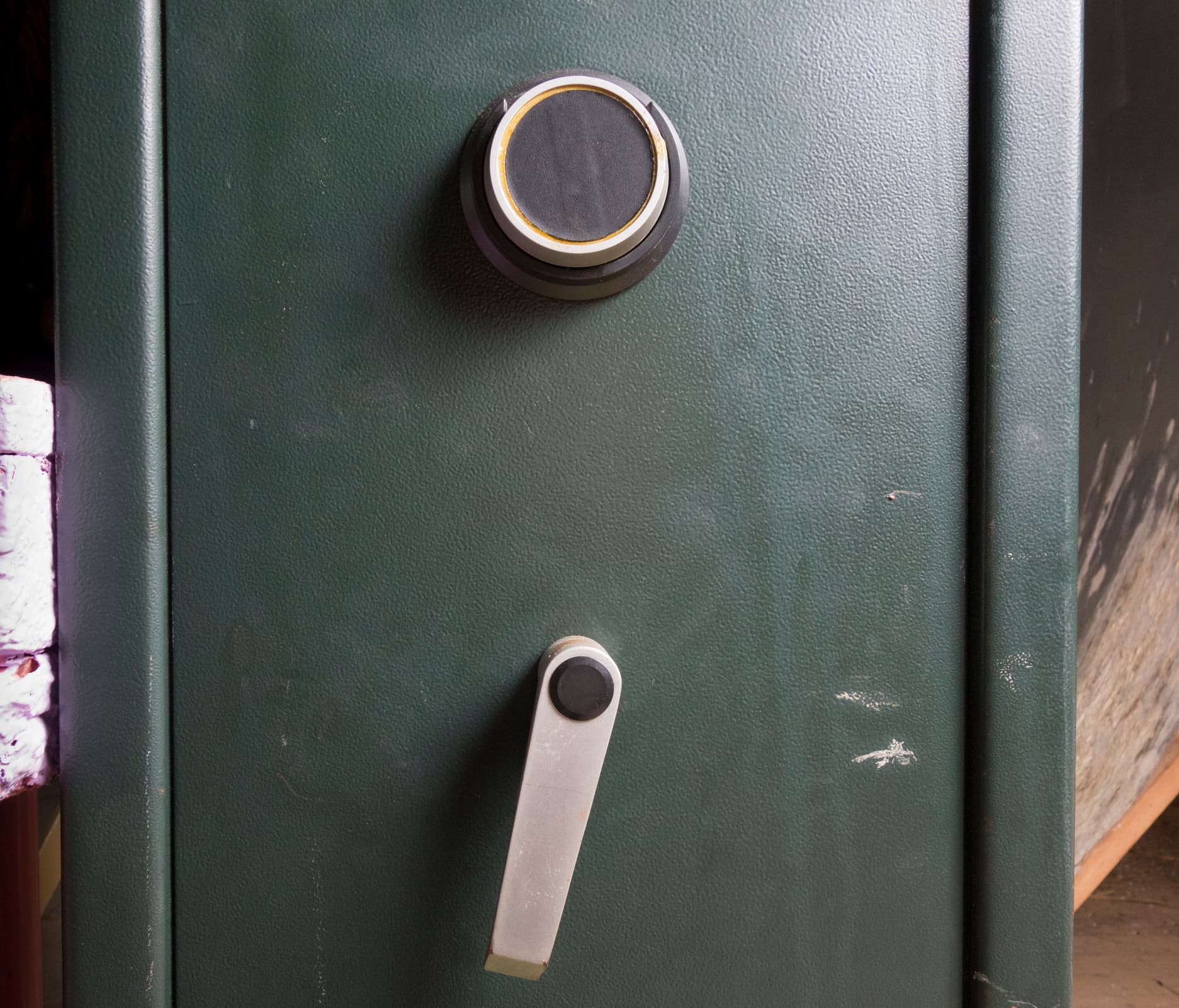 Safe Company Under Fire After It Confirms It Gave FBI Access to Defendantās Safe