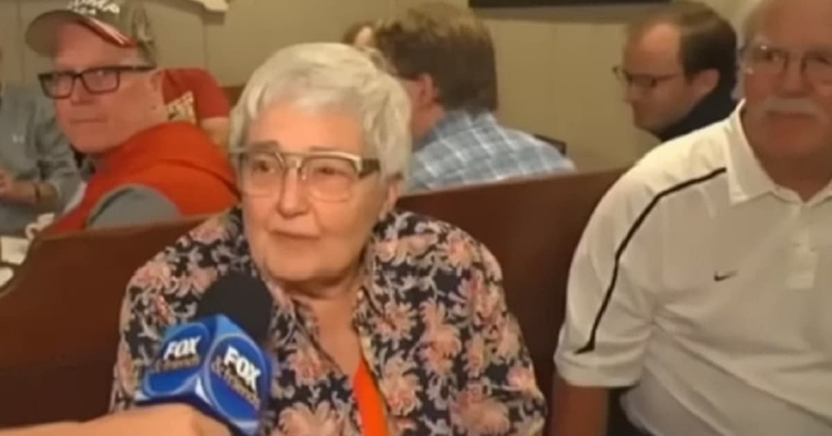 Foxâs Ainsley Earhardt Stunned as 80-Year-Old Iowa Diner Calls Out Jill Biden on Live TV
