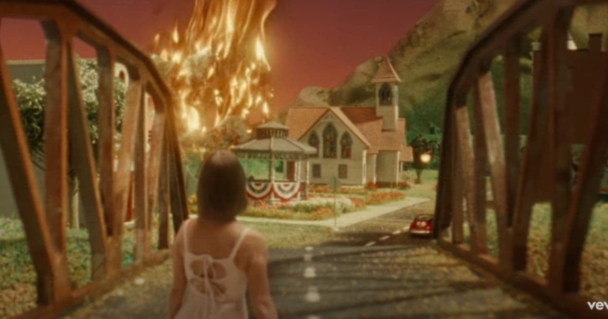 Maren Morrisâ Shots at Jason Aldeanâs âSmall Townâ in Music Video Epically Backfire