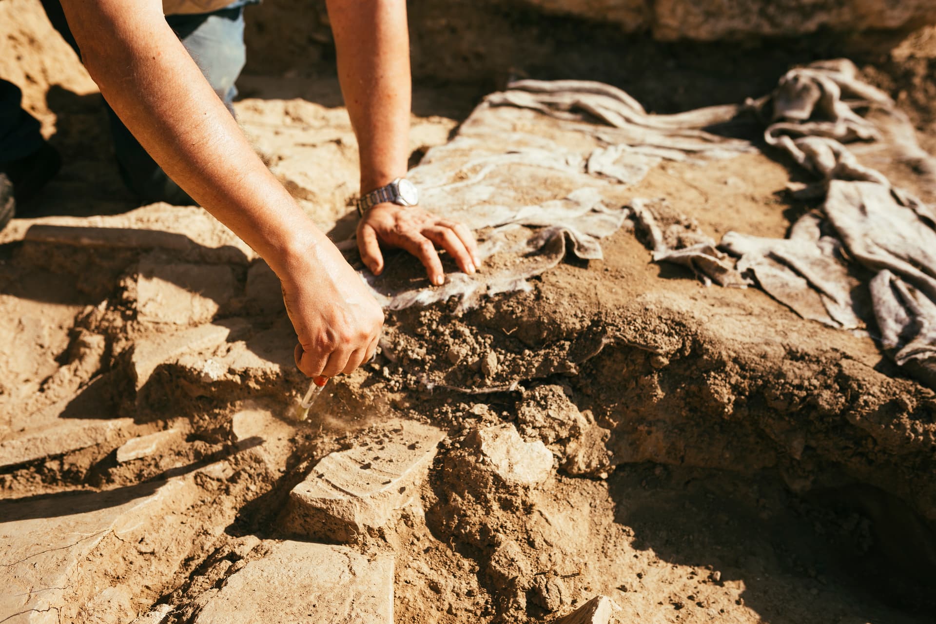 Ancient Artifacts Found in Spanish Cave âHighlight the Skill of Prehistoric Communitiesâ