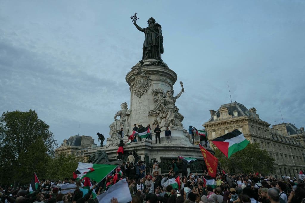 France Bans Pro-Palestinian Rallies After Hamasā Attack ā Warns Violators Could Be Deported